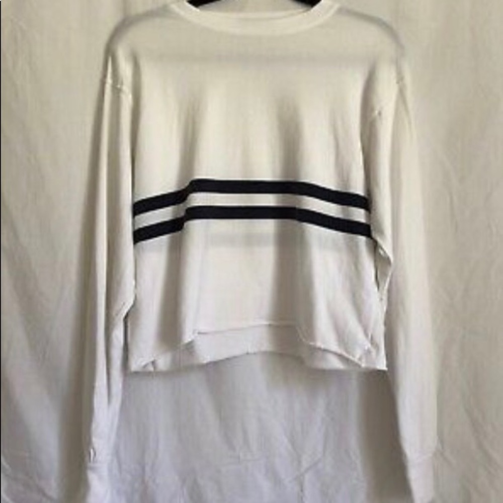 BRANDY MELVILLE WHITE AND NAVY CROP- ONE SIZE